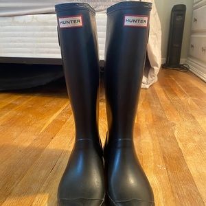 Matte black hunter rain boots